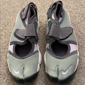 split toe shoes nike